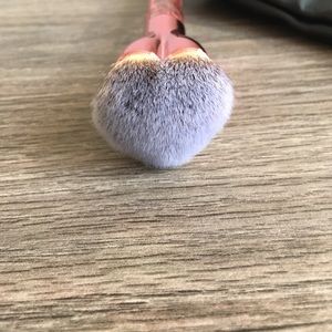 ItCosmetics heart foundation brush